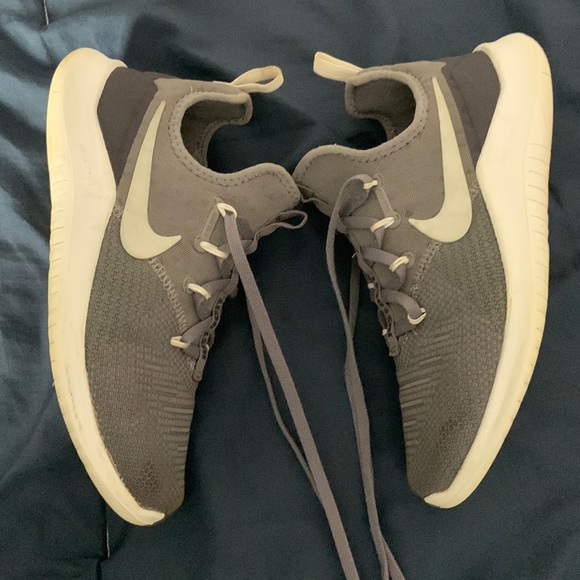 NIKE FREE TR-8 WOMENS - EUC - Picture 8 of 12